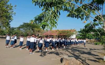 SMPN Tujuh Maret Hadakewa Awali Hari dengan Disiplin, Literasi, dan Kepedulian Lingkungan