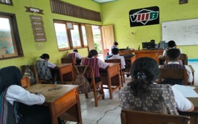SMPN Tujuh Maret Hadakewa Sukses Laksanakan Hari Keempat Asesmen Sumatif  Akhir Semester Berbasis CBT
