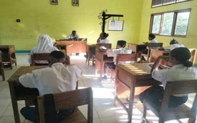 Pelaksanaan Asesmen Sumatif  Akhir Semester Hari Pertama SMPN Tujuh Maret Hadakewa