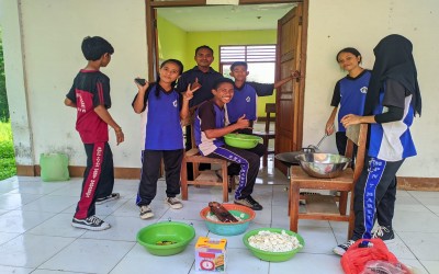 Siswa SMPN Tujuh Maret Hadakewa Sukses Gelar Proyek P5 Kearifan Lokal dan Kewirausahaan