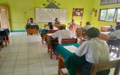 Hari Pertama Asesmen Tertulis Akhir Jenjang SMPN Tujuh Maret Hadakewa