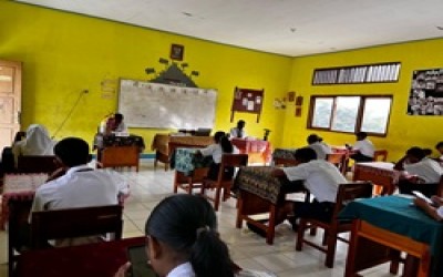AAJ Hari Kedua SMPN Tujuh Maret Hadakewa di Tengah Gemuruh Ile Lewotolok