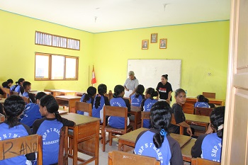 latih nyanyi bersama